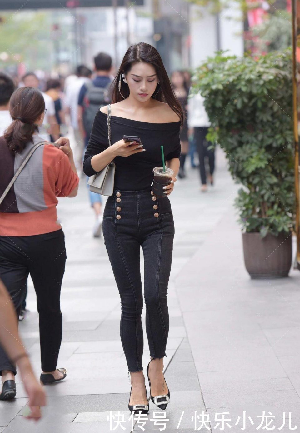 奶茶妹妹|超清纯的奶茶妹妹,小u领的灰色背心,秋季的清凉风扑面而来