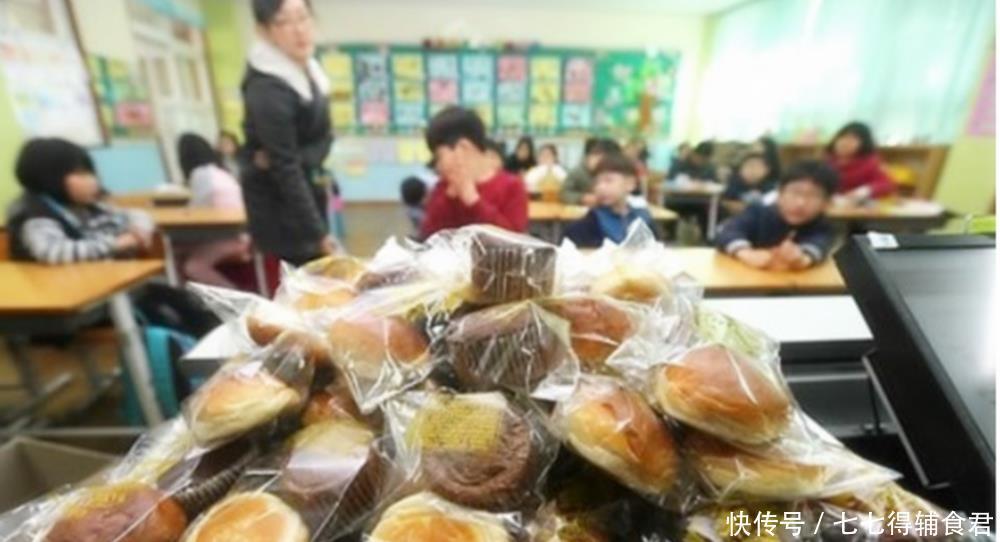 学生|孩子没吃早餐在班级里吃面包,老师惩罚买40多份,家长反驳:凭啥