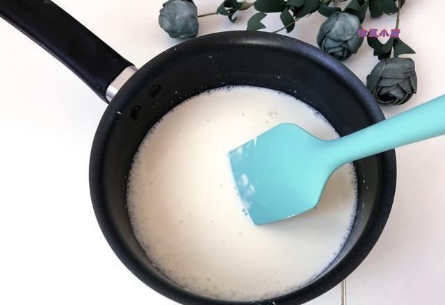 家有剩余的巧克力吗给孩子做个漂亮的巧克力奶球吧,简单好吃