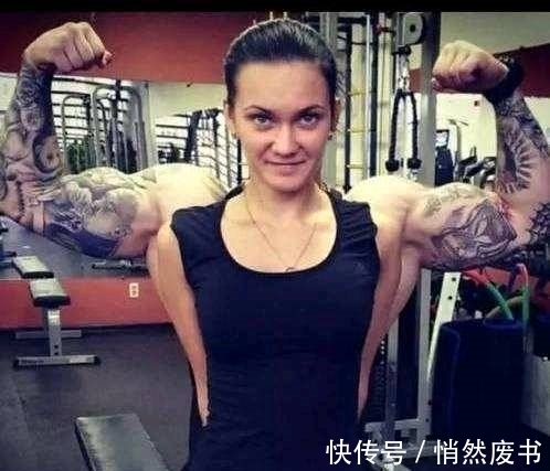 |搞笑图片幽默段子笑话:大爷你的身体柔韧性可真好啊,哈哈哈