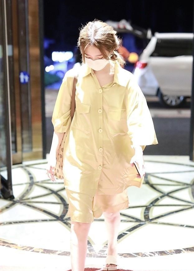 版型 运动款、牛仔款套装应有尽有,穿搭很有一套,魅力十足!