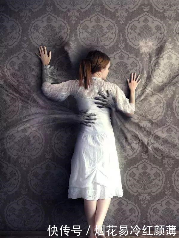 学无术!他的画作惊艳了无数人的眼球,这到底是人在画画还是画在撩人