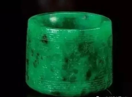 乾隆帝|乾隆爱物之玉扳指揭秘乾隆帝与玉扳指的不解之缘