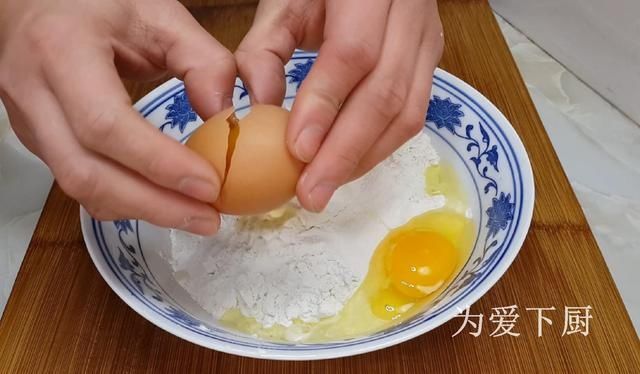 炸麻花，记住不要直接下锅炸，诀窍告诉你，麻花香酥焦脆，不油腻