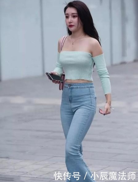 喇叭裤,时尚拉风,穿出了美女个率真的美