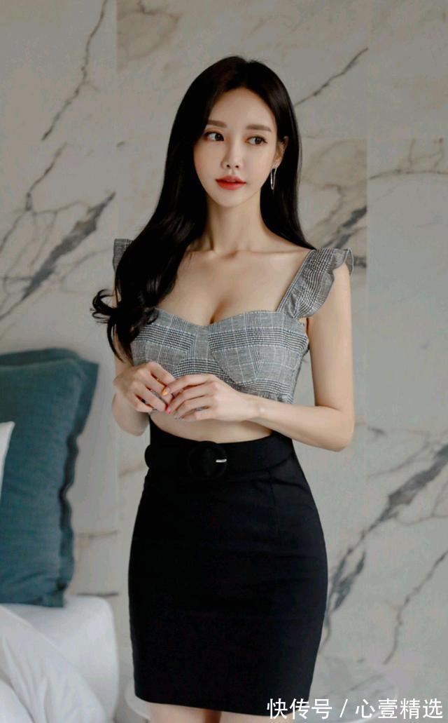 孙允珠|女神孙允珠高清时尚搭配:凌空雪岩灰石俏皮露脐无袖裙