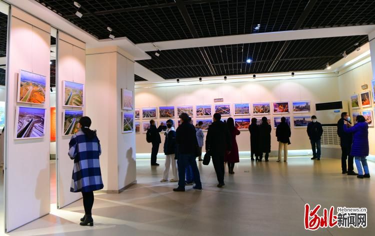 河北日报|河北石家庄：《石家庄新地标航拍影展》展出