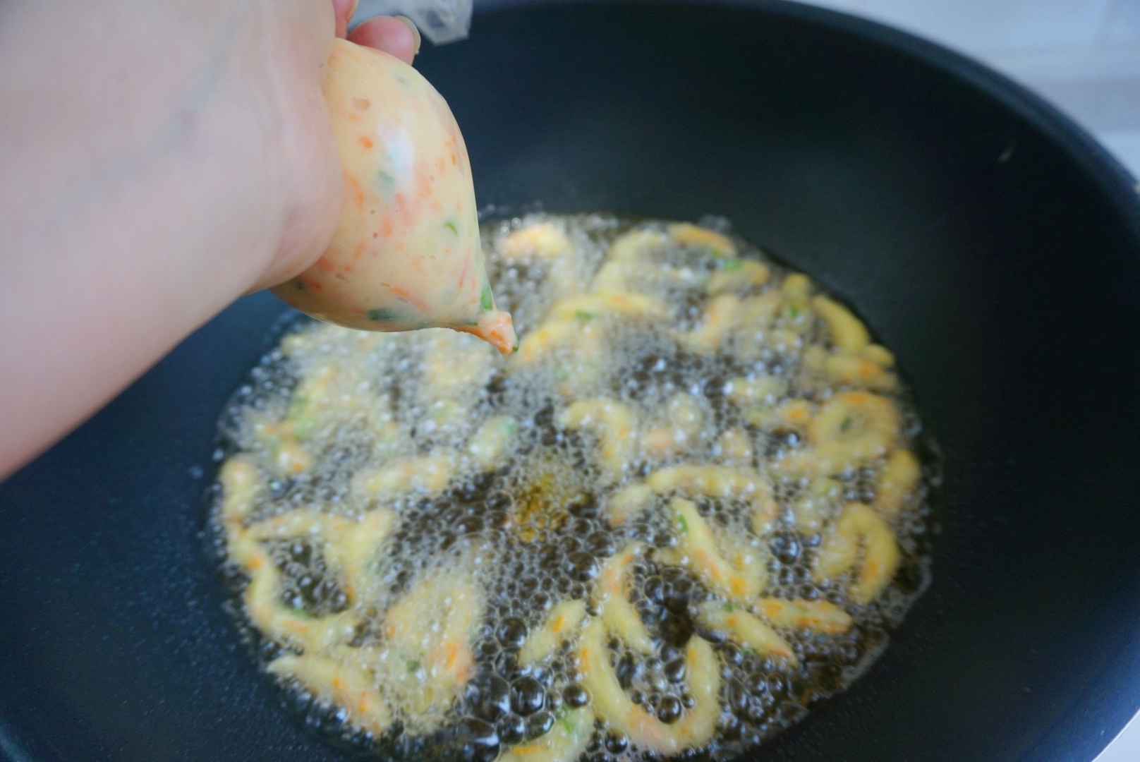 这菜一年四季都便宜,用它做个小吃,酥酥脆脆