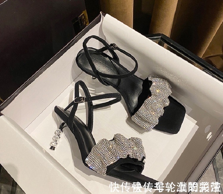 高跟凉鞋 性感女神显瘦必备,一字带高跟凉鞋少不了!