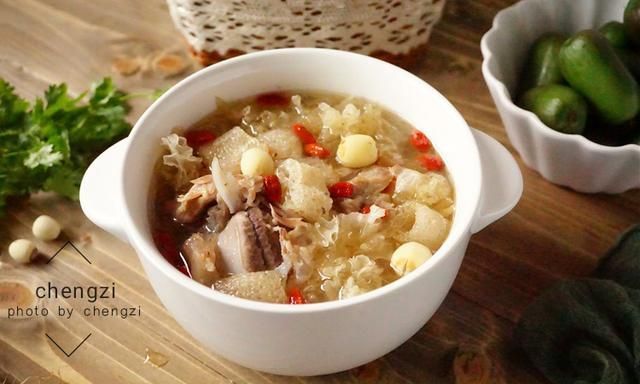 白色|秋季身体要滋润,不妨试试这汤,清润鲜美不上火,老人孩子都合适