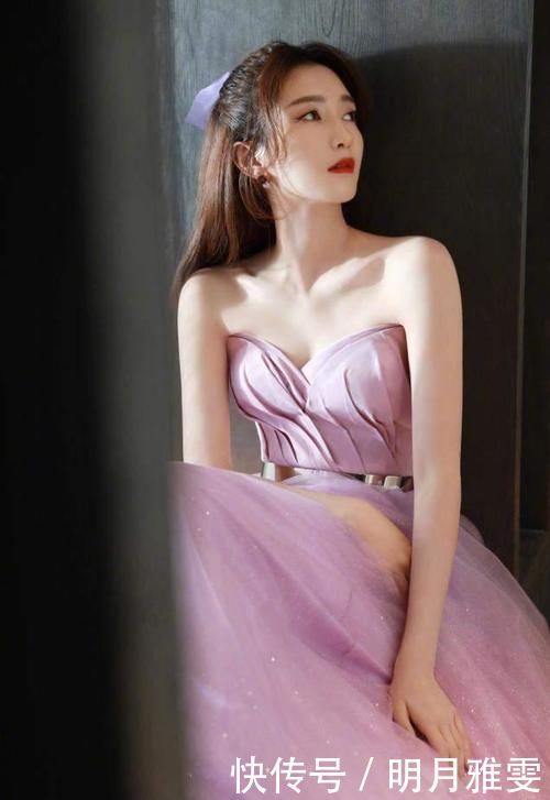 丸子头|马尾辫已经落伍了!2021年最流行这3款“扎发”,时髦显脸小