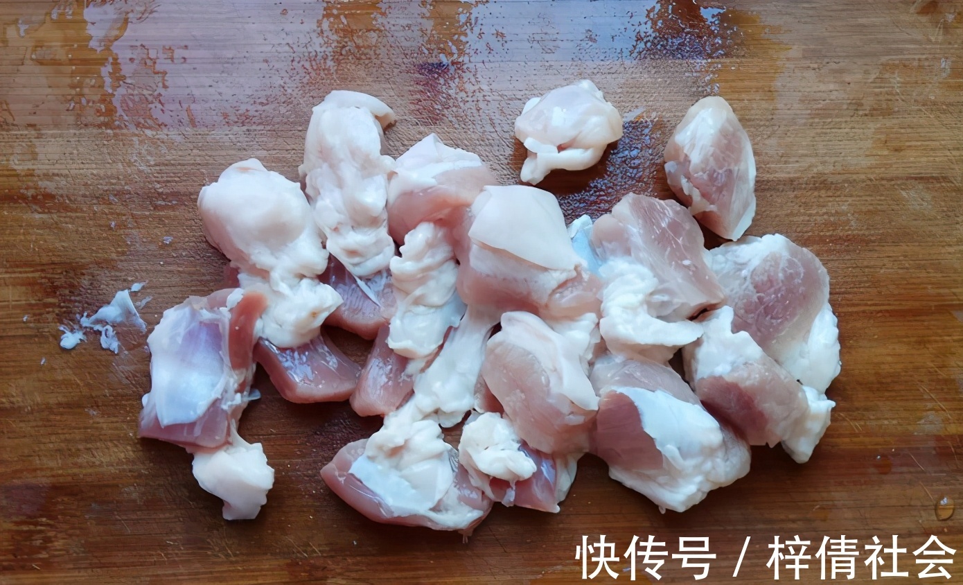 萝卜|萝卜和五花肉一起炖，软烂可口鲜香入味，肉香四溢