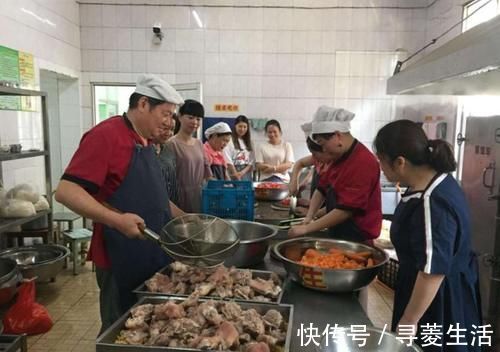 贫民餐|交着天价伙食费,孩子却吃着贫民餐,宝妈怒了:钱都花哪去了?