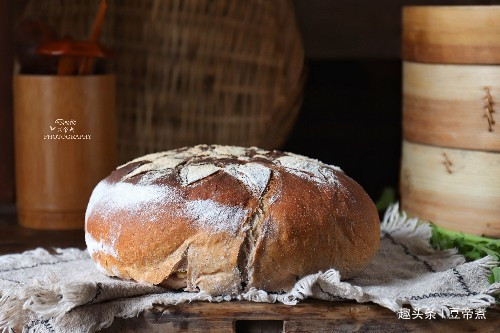 面粉别再做馒头了,随便揉一揉,加点干果,大人小孩都爱吃