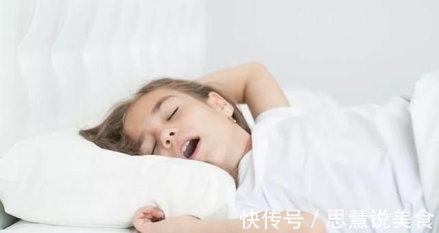 脾虚|孩子睡觉有此异常，可能是脾虚信号，两周内没改善，或致发育不良
