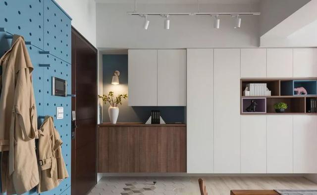 洞洞|112平北欧三室,入户的整体柜,立体地砖,洞洞墙,很有创意!