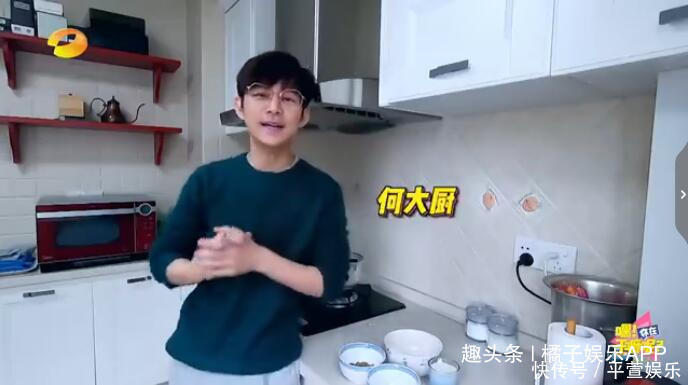 明星疫期居家全变厨师,何炅这菜我学不会,华晨宇这菜我吃不饱
