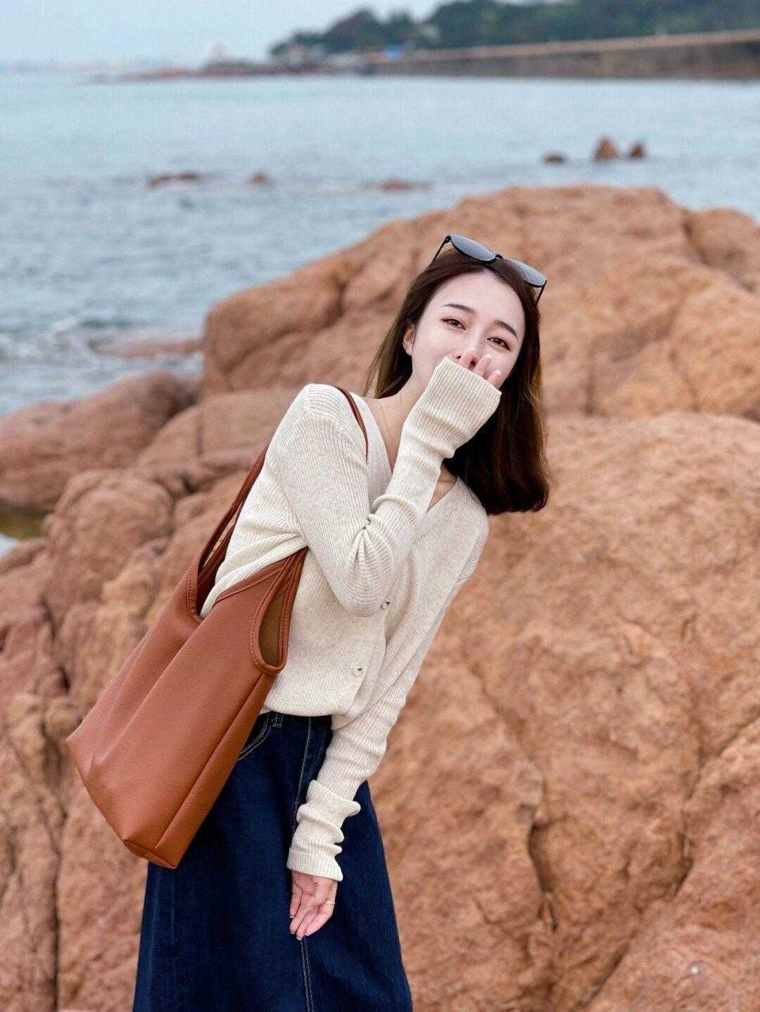 连衣裙|气质女人从不乱穿衣，波点连衣裙搭配西装知性干练，优雅温柔