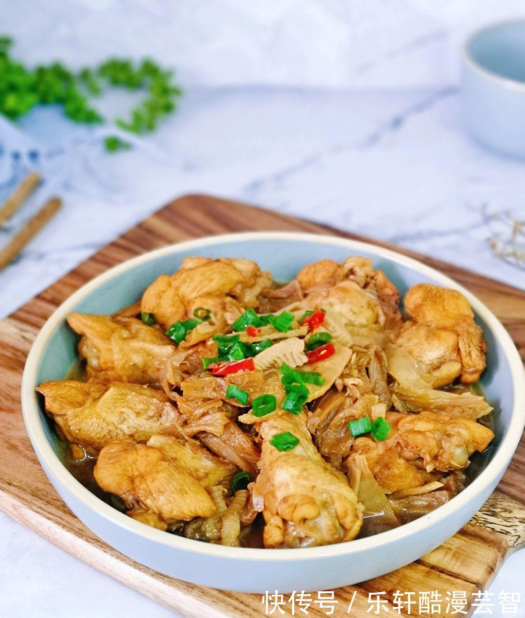 下饭|笋干和鸡腿搭配，炖至入味，鲜美又下饭，上桌都抢着吃