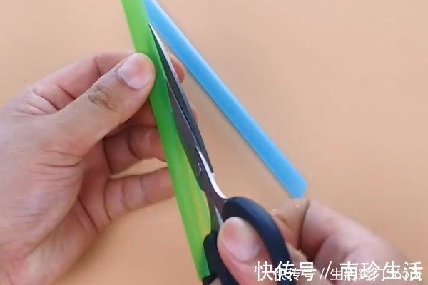 刮胡刀|吸管用完别扔，在卫生间里放几根，解决了很多男人女人的烦恼