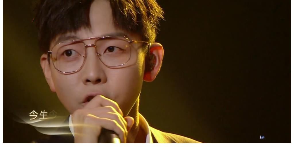 《我們的歌》拍全家福，五位歌手爭(zhēng)著當(dāng)孫子，健美組合失約了