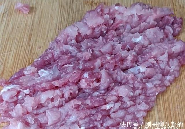 轻体|玉米面百吃不厌的做法，做法简单，美味又健康，很好的轻体美食