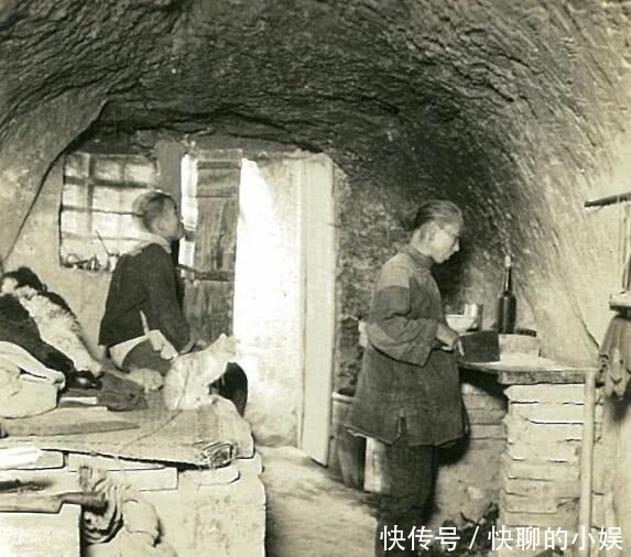 老照片|老照片：80年前的窑洞居民，生活虽苦，也还要笑一笑