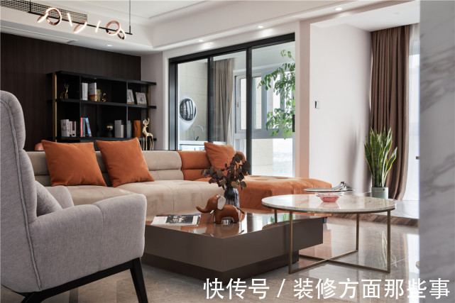 棉麻|108平一张餐桌、一个吧台、几把餐椅、一顿美食,烟火气十足