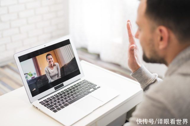 美国女子为了面试晚上敷面膜，谁知第二天整张脸变绿，撞脸史莱克