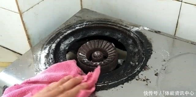 抓紧在燃气灶上倒点白醋,10个家庭9个家庭不懂,学会受用一生!