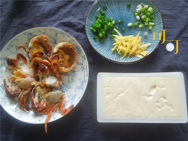 所费不多,却非常鲜美的花蟹豆腐汤,我们一家人都很喜欢喝