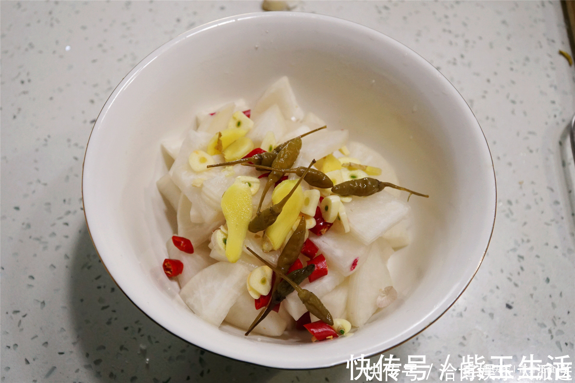 酸辣腌萝卜|做腌萝卜，别只会加盐和酱油，分享饭店用的秘方，简单好吃嘎嘣脆