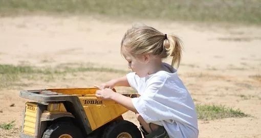 价值观|家庭再穷,也别给孩子省这3种钱,孩子会被看不起一辈子