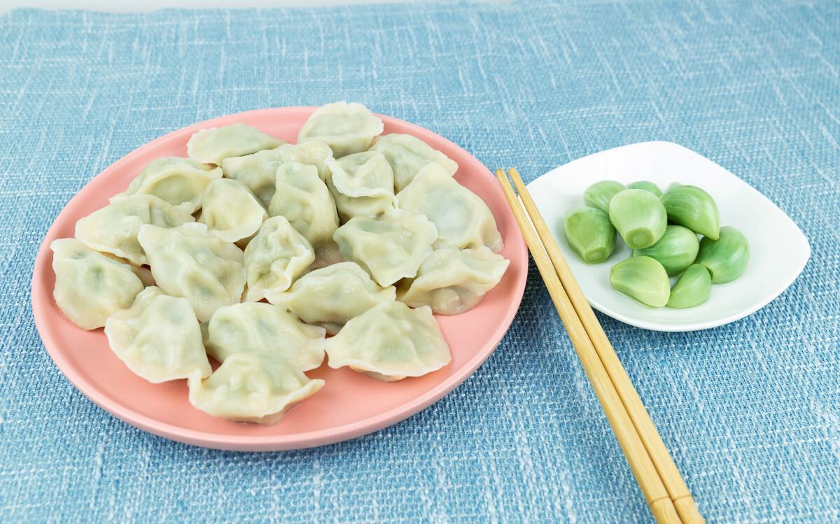  泡腊八蒜时，牢记“2放3选”,醋香蒜美，1周大蒜变翠绿