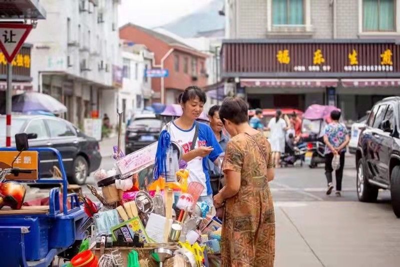 菜市场！菜场摆摊十余年出了两本散文集陈慧：写作是我跟生活对抗的方式