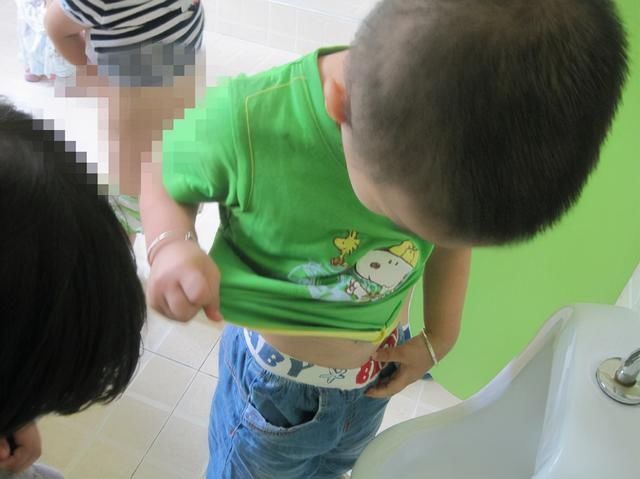 tim|孩子喜欢说“屎尿屁”，背后藏着丰富信息，大人的反应或成助燃剂