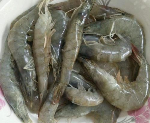 我家萝卜从不炒着吃，放几个大虾，又鲜又香，出锅汤汁一滴不剩