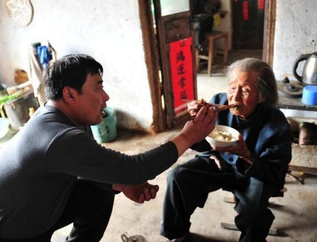 孝顺|这几类老人,步入晚年后“很吃香”,子女争着养老,你在列吗