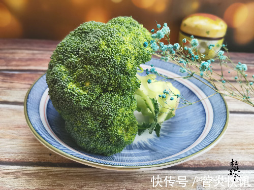 清水|西蓝花，清水洗比不洗还脏，水中加入“3白”，虫卵脏物乖乖出来