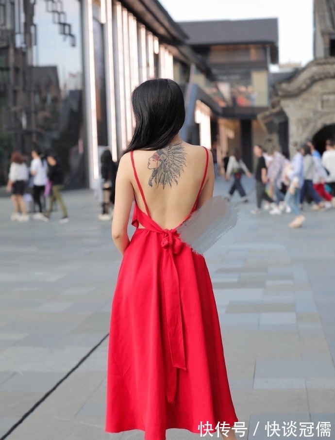 身材|姐姐的“红”很妖艳,既显身材又显气质,长裙就该这样穿