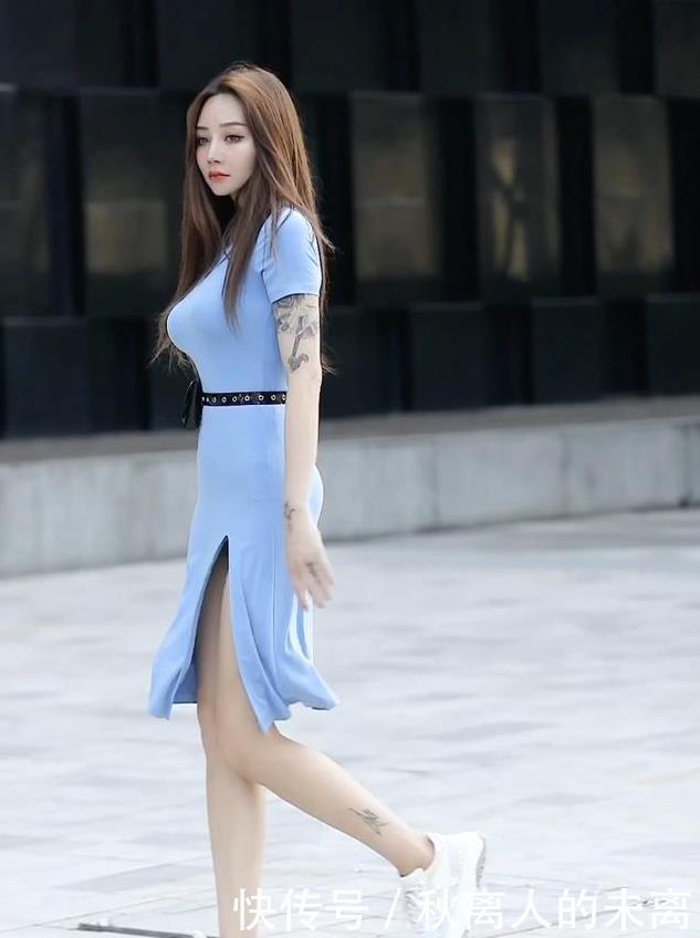 纯色|纯色修身连衣裙搭配白色运动鞋,娇嫩丰盈,飘逸美丽