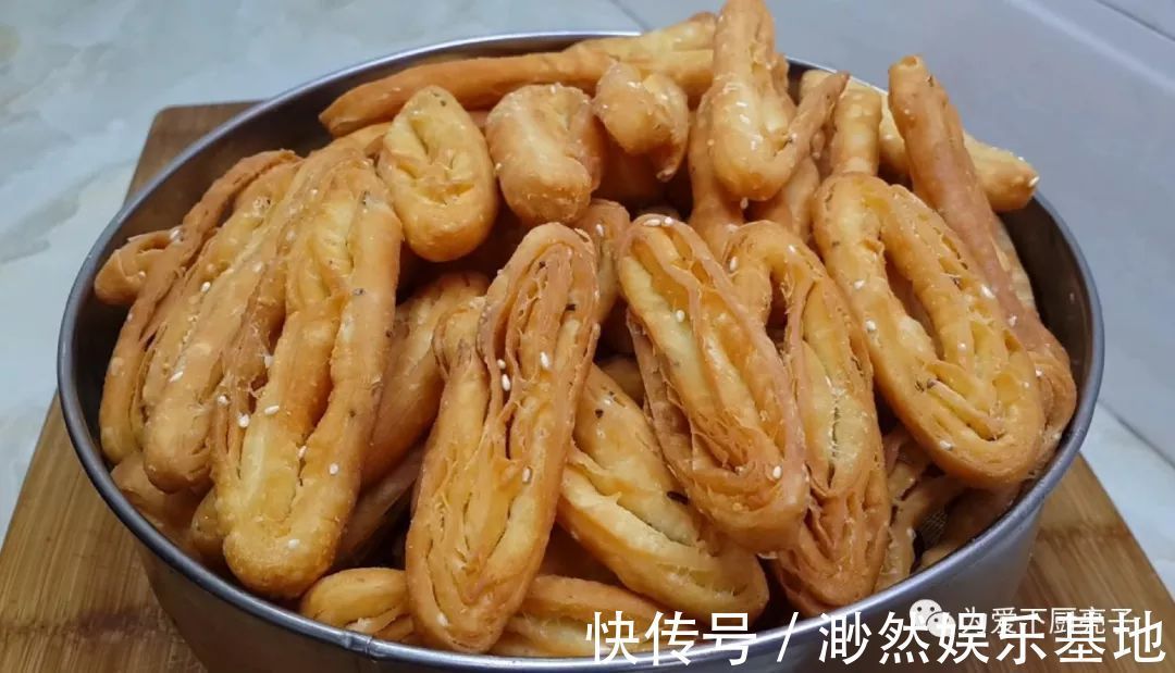 以后面粉就这么做,加2个鸡蛋,不烙饼不蒸馍,香甜酥脆上桌秒光