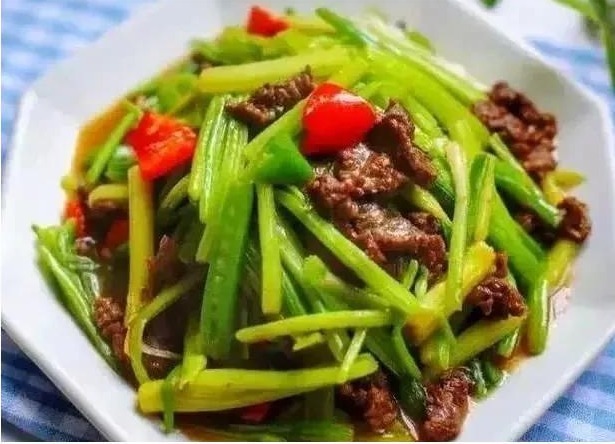 家庭聚会上，好友做了一桌子菜，我最喜欢这几道菜，菜谱分享给你