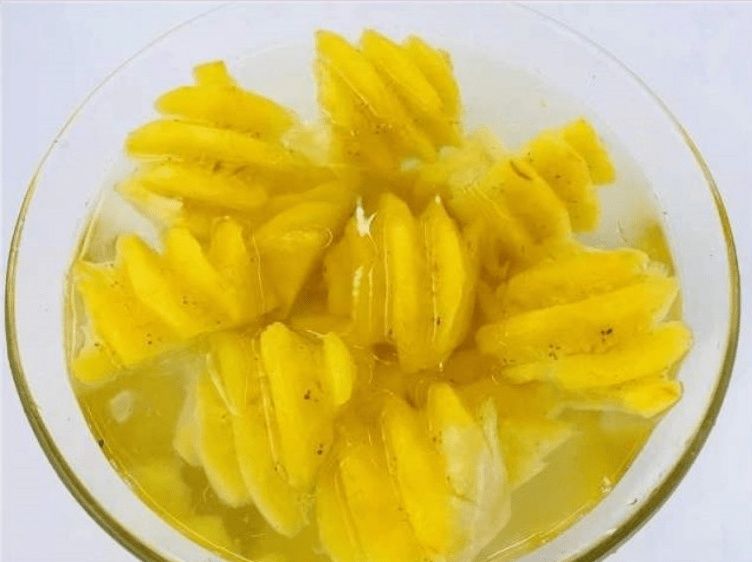 吃菠萝，别再用盐水泡了！老板教你其他做法，菠萝香香甜甜，好吃