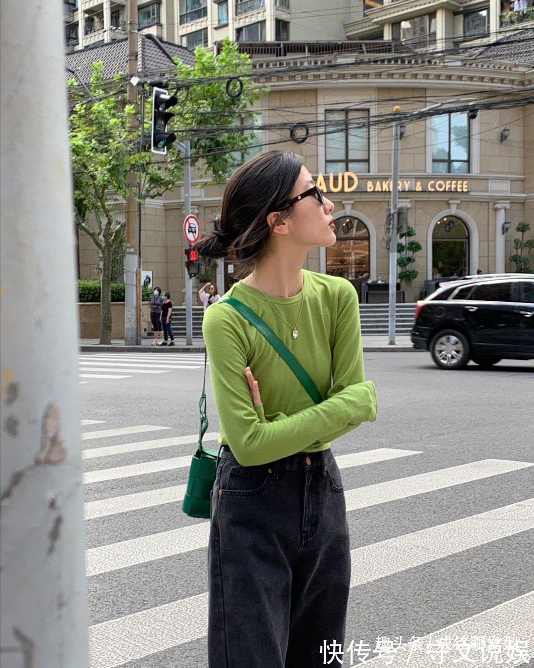 中年女性 中年女性如何穿出减龄效果两组时尚显年轻的穿搭,洋气更显气质