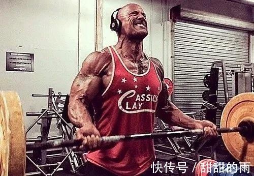 饮食|作死小伙挑战巨石强森5000卡饮食，结果吃到吐了