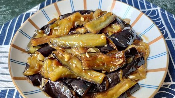 夏天,遇到此菜不要手软,8毛钱一斤,上锅一炒,营养又美味