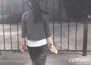 |最新搞笑精选GIF:小伙子你这样喝酒恐怕“肠子”都通了吧!