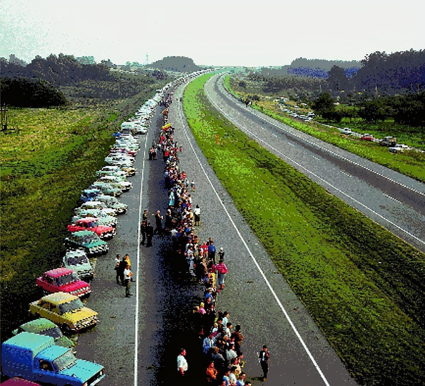 解体|200多万人手拉手组成人链，苏联迎来解体浪潮