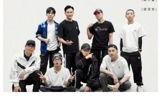 团夜|《披荆斩棘的哥哥》成团夜被曝改录播，结果或泄露，张艺兴遭排斥